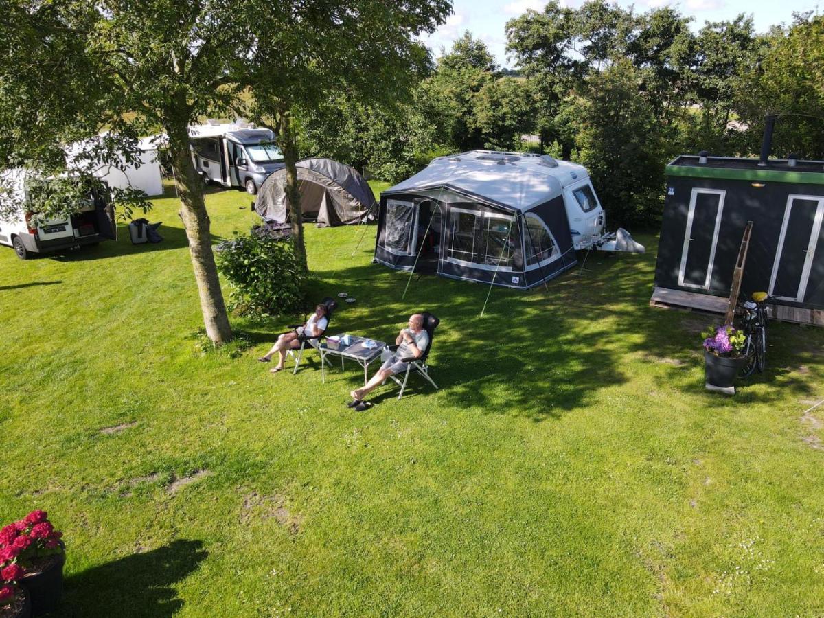 Camping De Tulpenweide Lege Kampeerplaats, Lege Plaats Op Het Gras Zonder Bed Breezand Luaran gambar