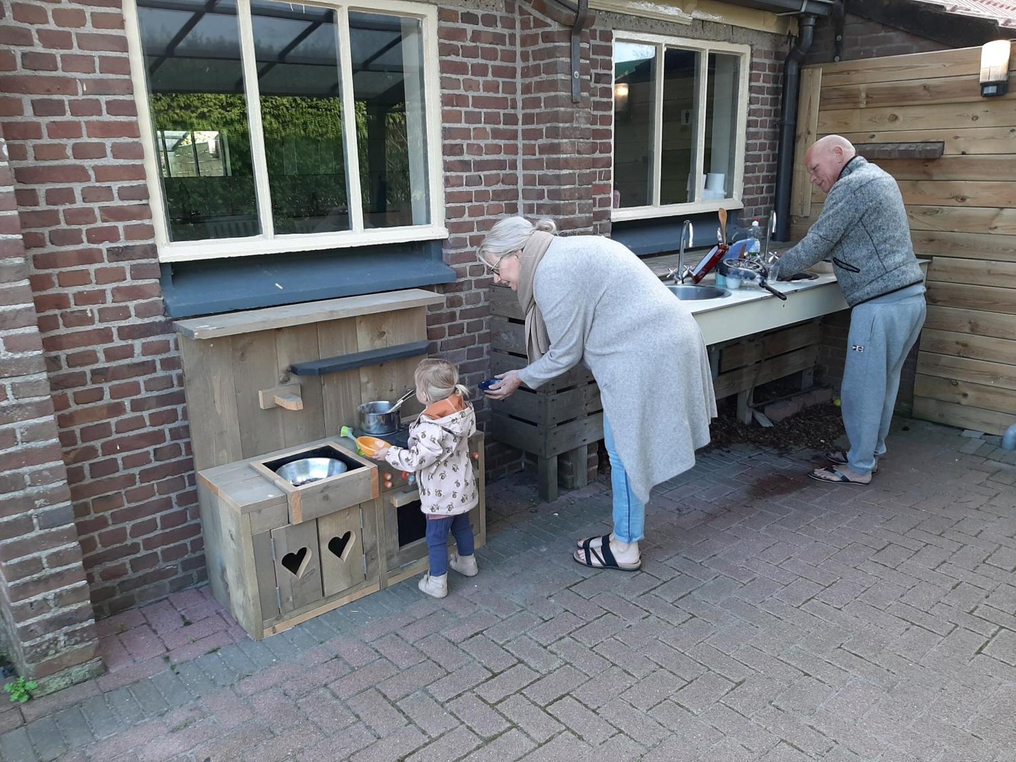 Camping De Tulpenweide Lege Kampeerplaats, Lege Plaats Op Het Gras Zonder Bed Breezand Luaran gambar